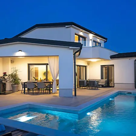 Dumboka Ferienhaus Šmrika